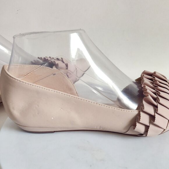 Nine West Cream Flats with Sophisticated Pleats - Picture 7 of 13